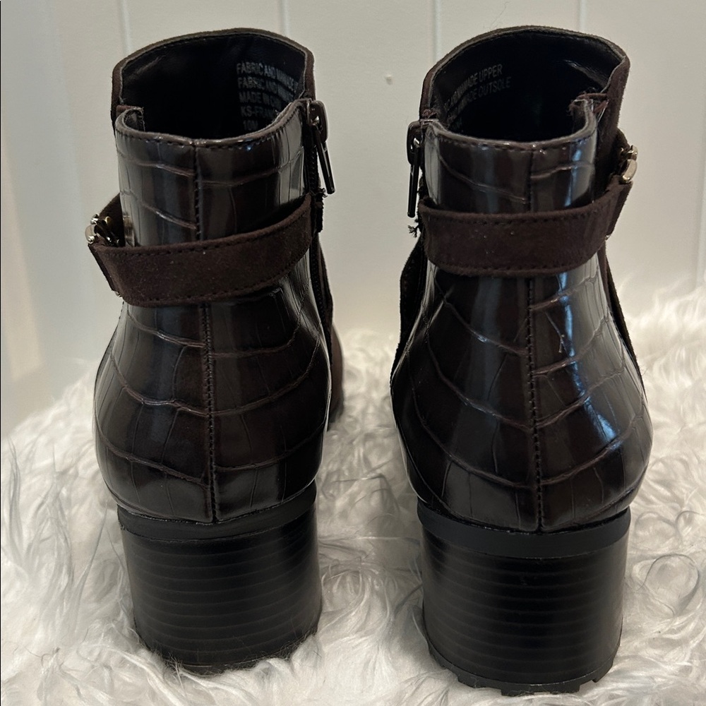 KAREN SCOTT Brown Ankle Booties Buckle Accent Almond Toe Block Heel Size 10 Wide - Picture 6 of 9